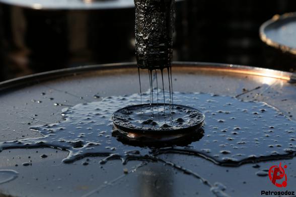 What is difference between bitumen and tar?